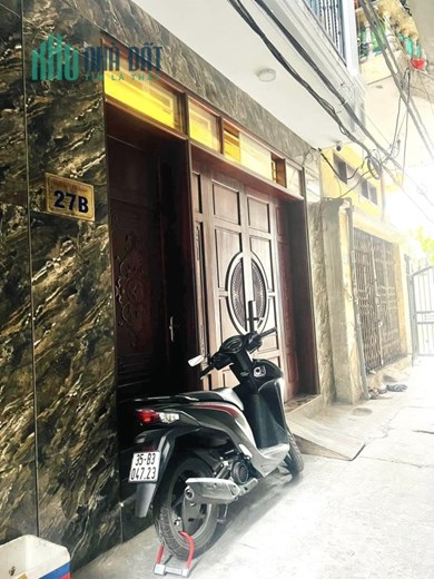 Hiếm - bán nhà Pháo Đài Láng - Đống Đa. Dt 40m² - 5t. Mt 4m. Ngõ thông - 50m ra ô tô. Giá 5,2 tỷ.