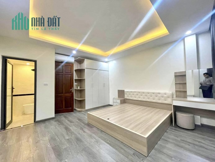 Hiếm - bán nhà Pháo Đài Láng - Đống Đa. Dt 40m² - 5t. Mt 4m. Ngõ thông - 50m ra ô tô. Giá 5,2 tỷ.