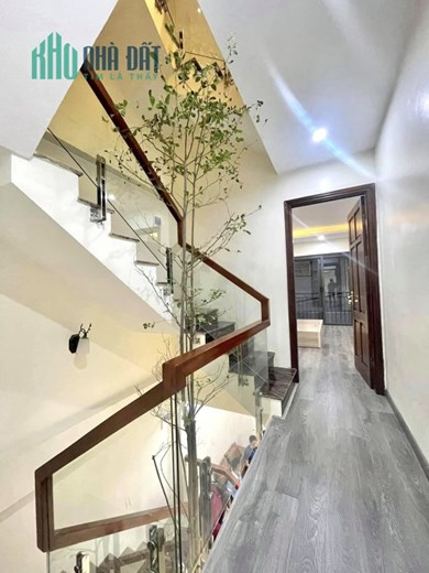 Hiếm - bán nhà Pháo Đài Láng - Đống Đa. Dt 40m² - 5t. Mt 4m. Ngõ thông - 50m ra ô tô. Giá 5,2 tỷ.