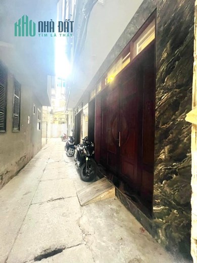 Hiếm - bán nhà Pháo Đài Láng - Đống Đa. Dt 40m² - 5t. Mt 4m. Ngõ thông - 50m ra ô tô. Giá 5,2 tỷ.