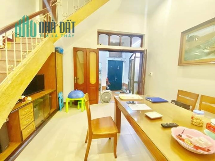 Bán nhà Đặng Tiến Đông - Đống Đa. DT 34m2 - 4T MT 4,6m. Nhà cách phố 20m - 2 mặt thoáng, nhỉnh 5 tỷ