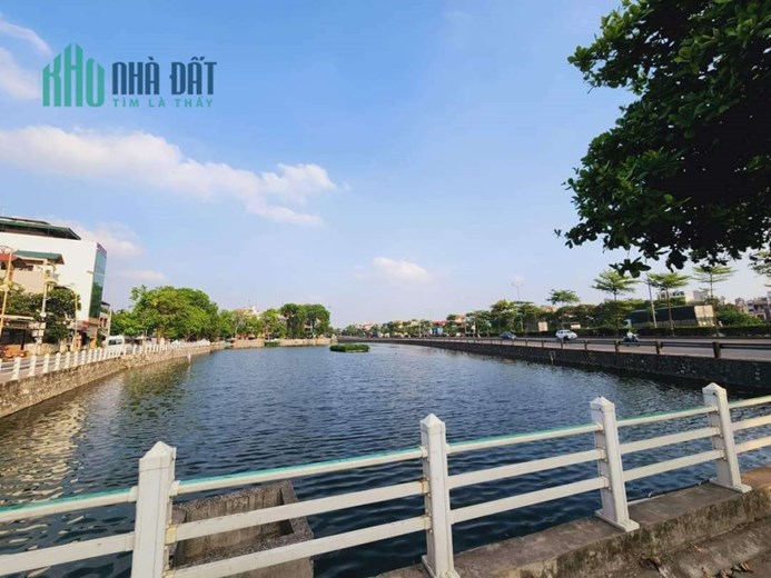 Nhà phố Mai Phúc, Phúc Đồng, trước nhà oto tránh, gần hồ, 102m, mặt: 6m, 8 tỷ
