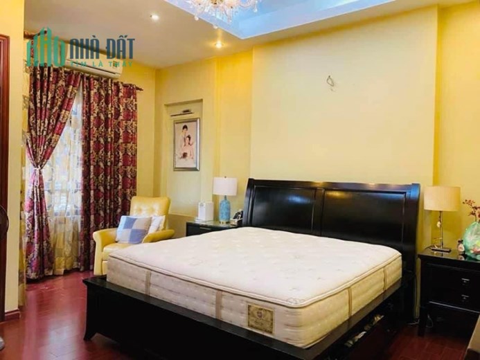 Bán Nhà Phố Hoàng Cầu 64m2 x 5 tầng, căn góc 3 thoáng, 5 phòng ngủ, phân lô ô tô tránh, ngõ thông