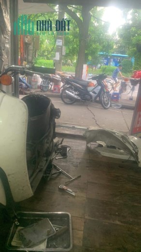 SANG NHƯỢNG CỬA HÀNG SỬA CHỮA XE MÁY