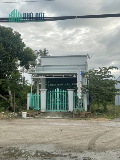Chinh chủ bán nhà mặt tiền gần trường học.