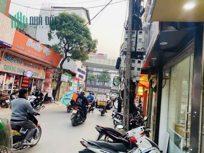 Nhà mặt phố giá nông thôn, bán căn mặt đường Phú Diễn, vị trí đẹp nhất phố