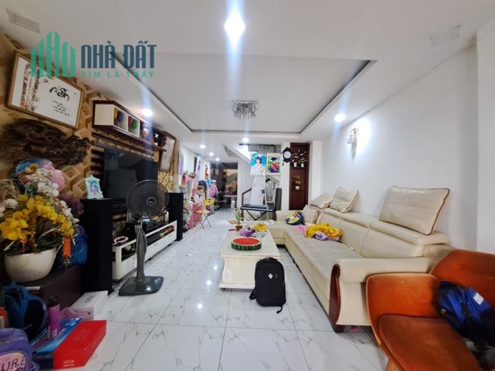 Gấp Bán Nhà Mặt Tiền 4Mx18M 5Tầng Khu Vực Bàu Cát Quận Tân Bình