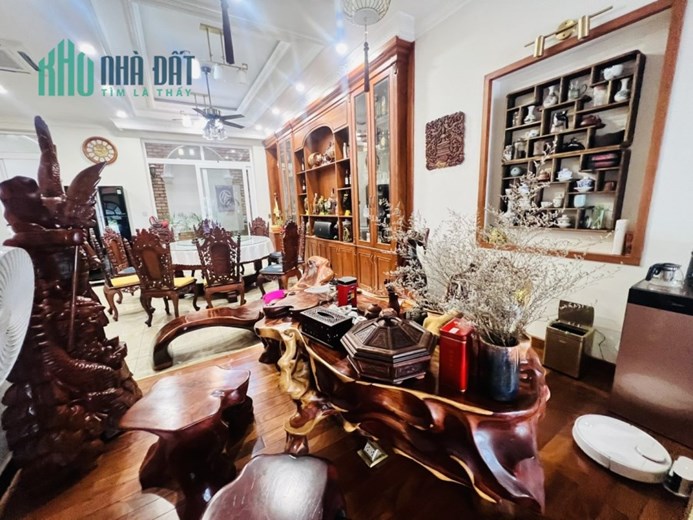Biệt Thự Châu Âu tuyệt đẹp, giáp Quận 7,.hầm 
5 lầu chỉ 28 tỷ