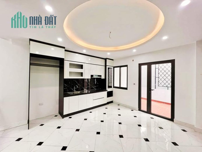 Hiếm: Đống Đa, 5 tỷ, 5 tầng, thang máy, nhà mới ở luôn