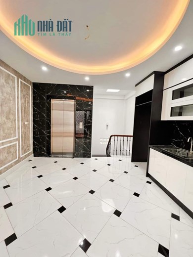 Hiếm: Đống Đa, 5 tỷ, 5 tầng, thang máy, nhà mới ở luôn