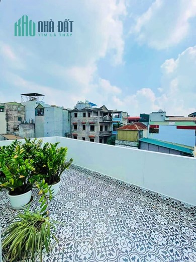Hiếm: Đống Đa, 5 tỷ, 5 tầng, thang máy, nhà mới ở luôn