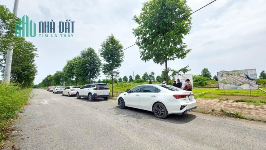 Hàng mới ra lò ạ 
Bán 3 lô 100m2 mặt đường đôi khu TDC Đại Học Quốc Gia Hoà Lạc giá đầu tư 3X tỷ