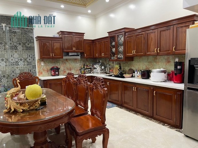 Bán nhà 4 tầng, diện tích 90 m2 tuyến 2 Văn Cao, giá 6.4 tỷ