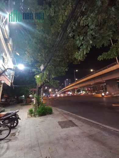 MẶT PHỐ NGUYỄN CHÍ THANH - 48M2 X 4 TẦNG - MT 6.3M - VỈA HÈ RỘNG ĐẸP - KD SẦM UẤT NGÀY ĐÊM