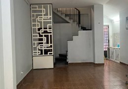 Cần cho thuê nhà 3 lầu đường Nguyễn Thị Nhỏ mới sơn sửa