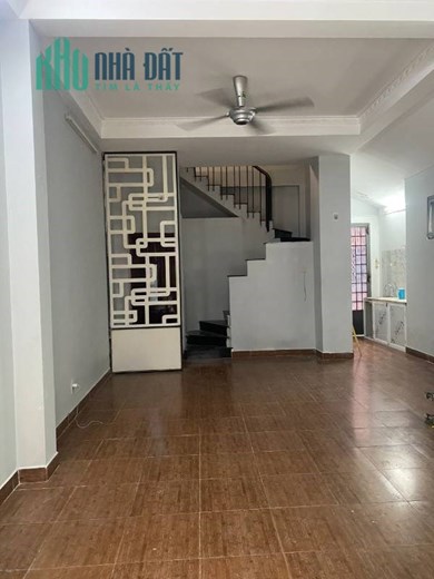 Cần cho thuê nhà 3 lầu đường Nguyễn Thị Nhỏ mới sơn sửa