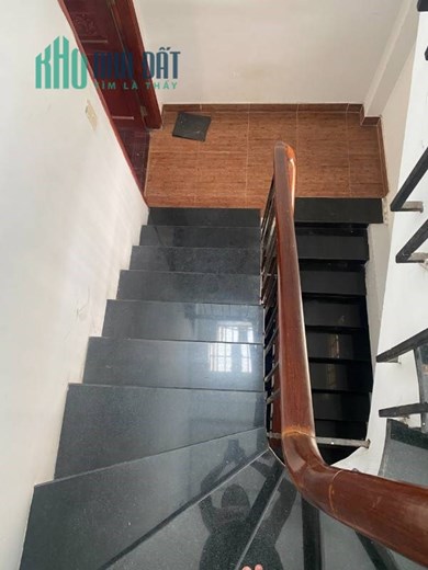 Cần cho thuê nhà 3 lầu đường Nguyễn Thị Nhỏ mới sơn sửa