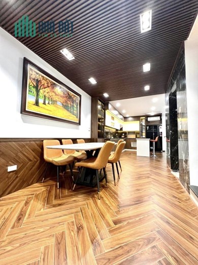 Nhà Ngọc Lâm, đẹp xây mới, nội thât, oto tránh thoáng, 70m2x 6t thang máy, 12 tỷ