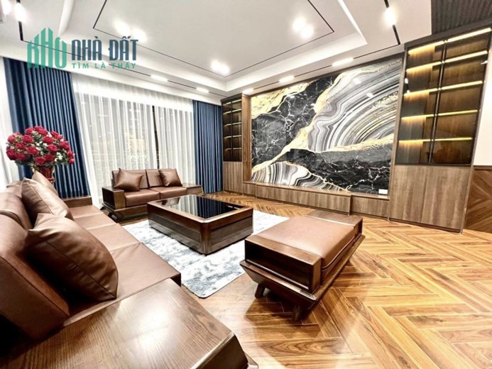 Nhà Ngọc Lâm, đẹp xây mới, nội thât, oto tránh thoáng, 70m2x 6t thang máy, 12 tỷ