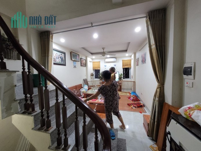 Ngô Gia Tự nhà 4 tầng 36m, ngõ oto tránh đỗ, kinh doanh tốt, cực thoáng, 4 tỷ 8
