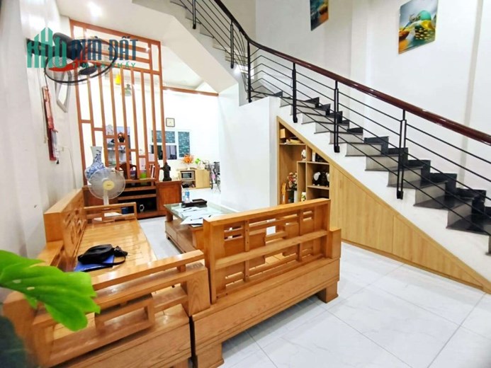 Bán nhà Hoa Lâm, Long Biên, mặt ngõ oto tránh, sát phố tiện ích, 83m2x 4t, 8 tỷ
