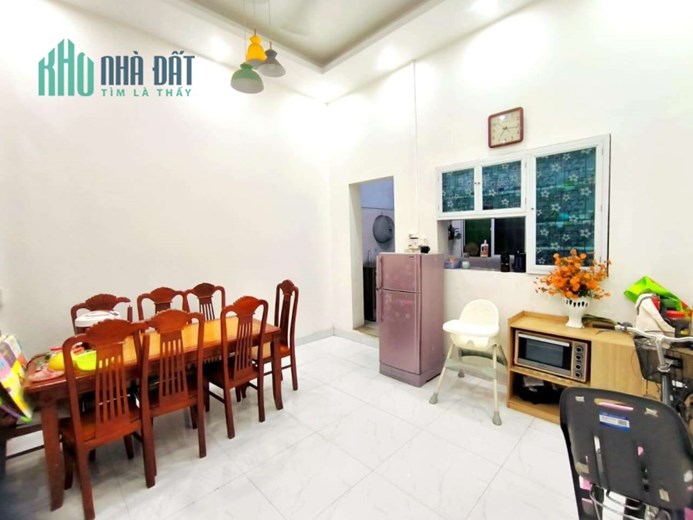 Bán nhà Hoa Lâm, Long Biên, mặt ngõ oto tránh, sát phố tiện ích, 83m2x 4t, 8 tỷ