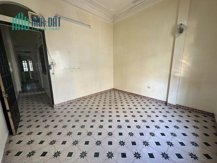 Bán nhà Phan Đăng Lưu, Yên Viên, mặt ngõ oto rộng, 70m2x3 t, mặt: 4m, 3 tỷ 3