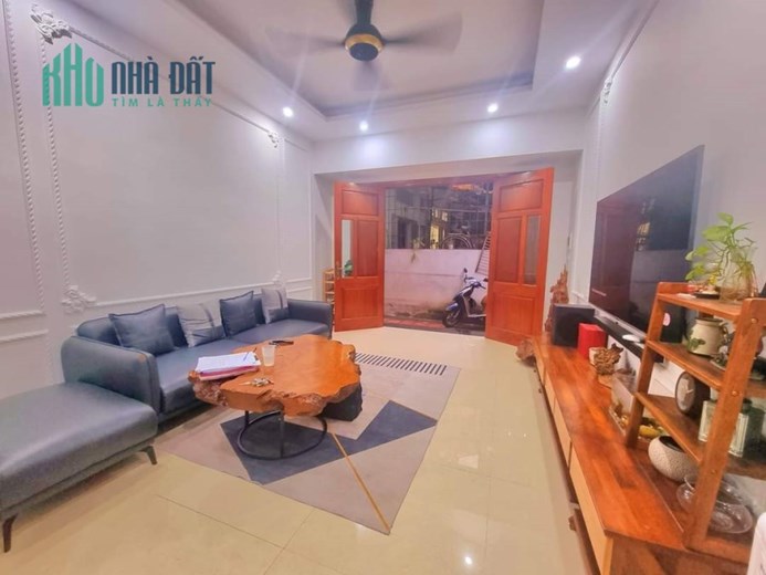 Nhà đẹp dân xây,lô góc thoáng sáng,20M ra mặt phố Thịnh Quang,5 tầng xây mới,mặt tiền hoa hậu,gần