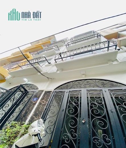 Bán nhà 5 Tầng Ngọc Lâm, Dt 45m, ô tô đỗ cửa, giá hơn 6 tỷ.