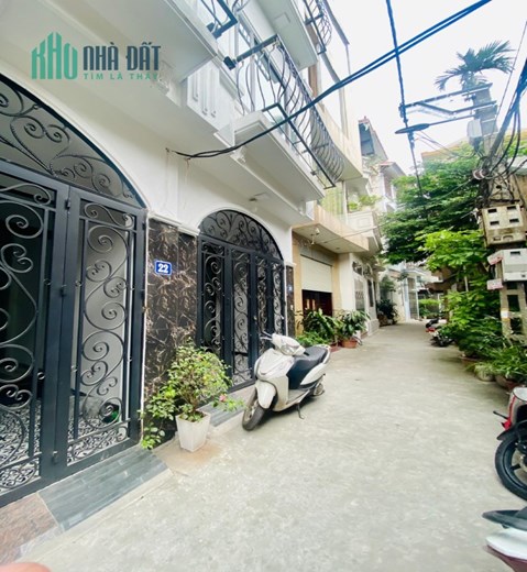 Bán nhà 5 Tầng Ngọc Lâm, Dt 45m, ô tô đỗ cửa, giá hơn 6 tỷ.