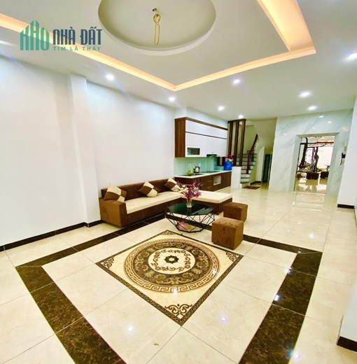 Bán nhà 5 Tầng Ngọc Lâm, Dt 45m, ô tô đỗ cửa, giá hơn 6 tỷ.