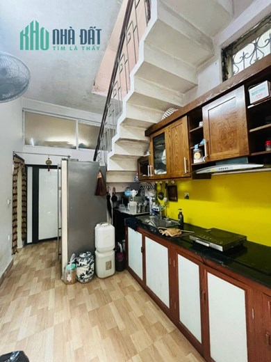 Bán Nhà Phố Cát Linh 42m2 x 4 tầng, gần Phố , chỉ 20m là ra đường ô tô, hơn 30m ra Phố, khu phân lô