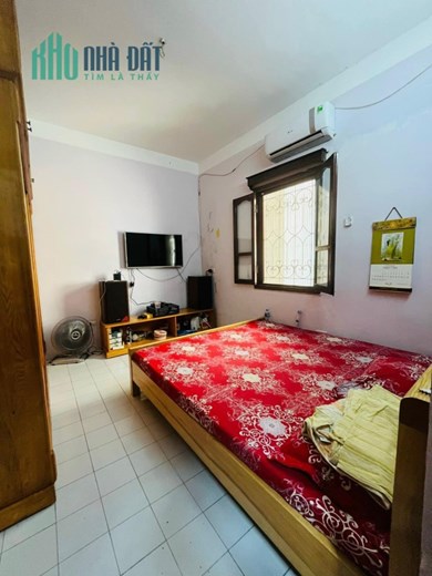 Bán Nhà Phố Cát Linh 42m2 x 4 tầng, gần Phố , chỉ 20m là ra đường ô tô, hơn 30m ra Phố, khu phân lô
