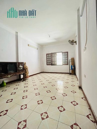 Bán Nhà Phố Cát Linh 42m2 x 4 tầng, gần Phố , chỉ 20m là ra đường ô tô, hơn 30m ra Phố, khu phân lô
