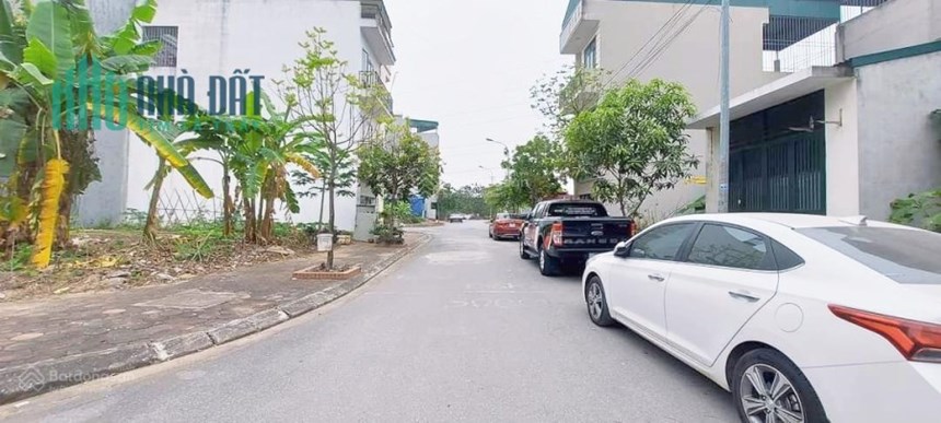 Bán đất TDC Xuân Phương 40m2 - 2 mặt đường lớn vỉa hè rộng trước sau, 2 xe tải tránh nhau