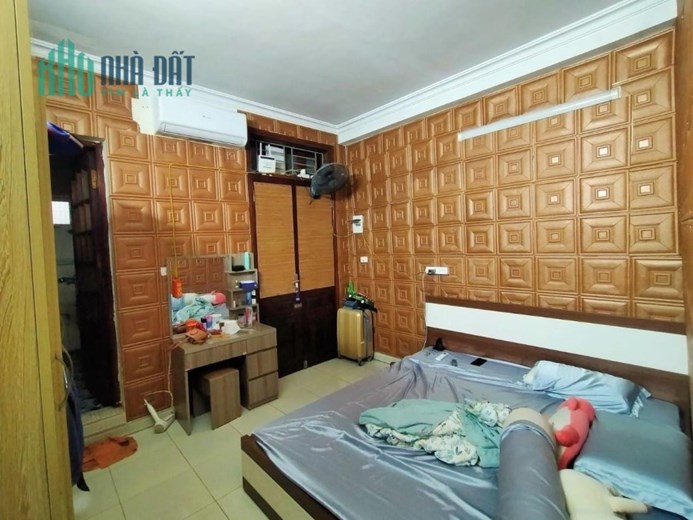 2 TỶ NHỈNH 1 CHÚT XÍU 38 MV,TẬN 3 TẦNG THÊM TUM VỊ TRÍ VIP TẠI PHÚ VIÊN, BỒ ĐỀ,LONG BIÊN
NGÕ