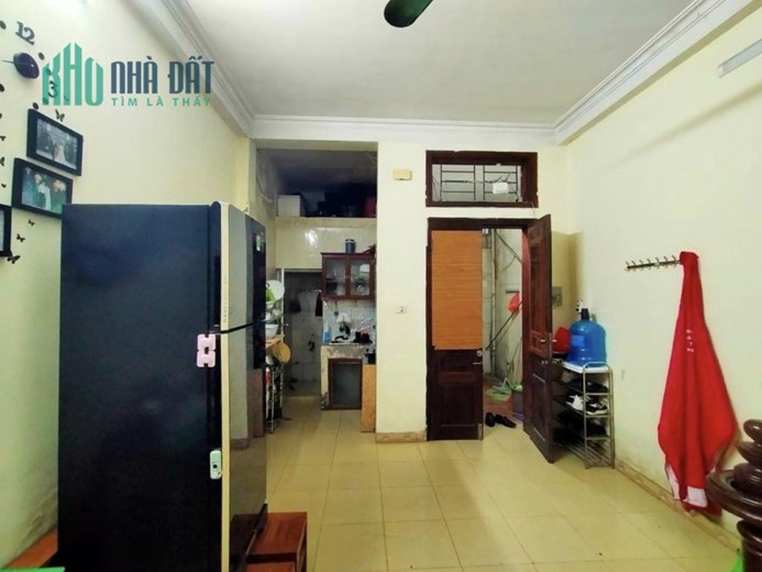 2 TỶ NHỈNH 1 CHÚT XÍU 38 MV,TẬN 3 TẦNG THÊM TUM VỊ TRÍ VIP TẠI PHÚ VIÊN, BỒ ĐỀ,LONG BIÊN
NGÕ
