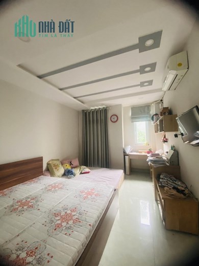 Bán nhà đường Nguyễn Sĩ Sách p15 đối diện chợ Tân Trụ gần 70m2 đất nhâ đúc 3 tấm đẹp như mới.