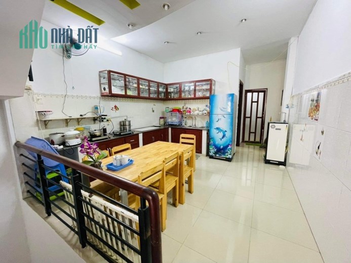Bán Nhà HXH Thông 4Tầng 66M2 4PN Đường Âu Cơ Quận Tân Phú 7TỶ.