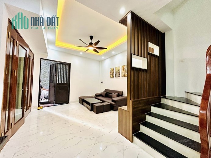 MỚI KOONG - NỘI THẤT TẦNG 1,2 - LÔ GÓC - GẦN PHỐ 40M2, 5T, 5.6 TỶ - GIÁP BÁT- HOÀNG MAI - HN.