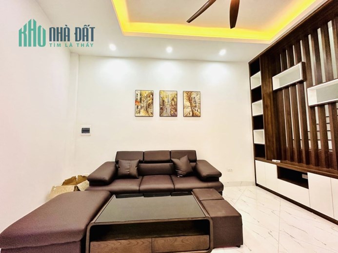 MỚI KOONG - NỘI THẤT TẦNG 1,2 - LÔ GÓC - GẦN PHỐ 40M2, 5T, 5.6 TỶ - GIÁP BÁT- HOÀNG MAI - HN.