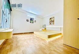 NHÀ MỚi KÍNH KOONG - 6 TẦNG FULL CÔNG NĂNG - FULL NỘI THẤT
Phố Trạm  4.15 tỷ 6 tầng mới sợ