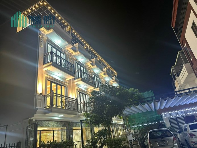 Dãy nhà xây mới, oto đỗ cửa địa chỉ Khúc Thừa Dụ 2 Đẹp rẻ nhất phân khúc phố trung tâm