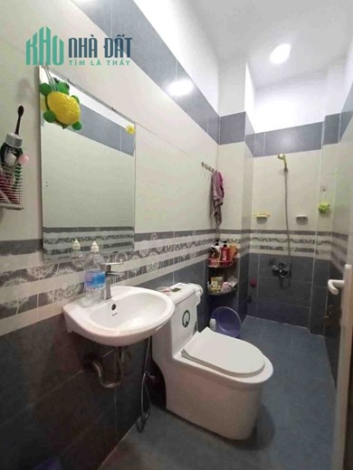 Bán Gấp Nhà Ngô Chí Quốc, Bình Chiểu, Thủ Đức, 60m2, 3T, Hẻm Xe Tải Chỉ Hơn 3 Tỷ Mới Đẹp Vào Ở Ngay