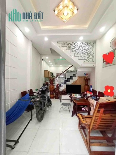 Bán Gấp Nhà Gần Chợ Nông Sản Thủ Đức, 60m2, 3T, Hẻm Xe Tải Chỉ Hơn 3 Tỷ, An Ninh