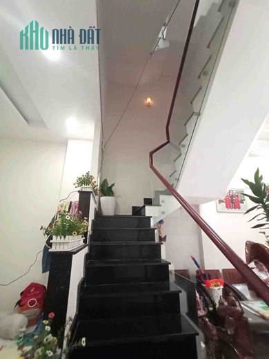 Bán Gấp Nhà Gần Chợ Nông Sản Thủ Đức, 60m2, 3T, Hẻm Xe Tải Chỉ Hơn 3 Tỷ, An Ninh