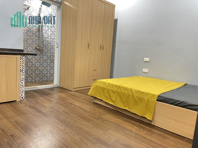 Gấp! Phòng đẹp Xuân Thủy, tầng 3, đủ đồ, ban công, chỉ 3tr3