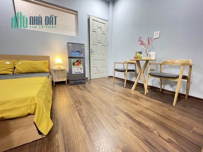 Gấp! Phòng đẹp Xuân Thủy, tầng 3, đủ đồ, ban công, chỉ 3tr3