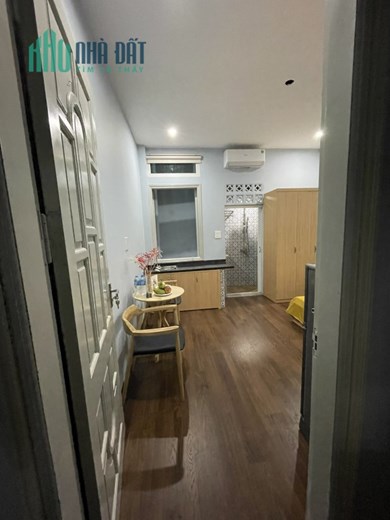 Gấp! Phòng đẹp Xuân Thủy, tầng 3, đủ đồ, ban công, chỉ 3tr3