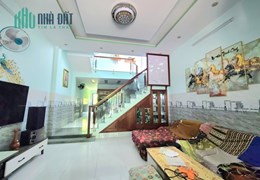 Cần bán NHÀ GẦN BIỂN Quận Sơn Trà Đà Nẵng 75m2 3 Tầng 4PN Giá Chỉ 8 Tỷ
